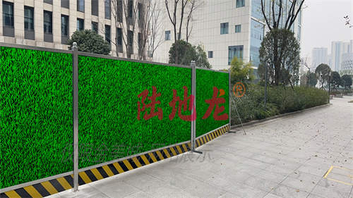 乐山峨边彝族自治县道路施工四川陆地龙2.5米高围挡厂家直供民族元素融合