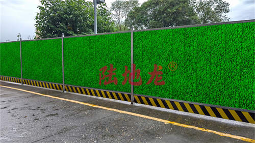 陆地龙围挡的警示反光条采用工程级还是反光膜(图1)